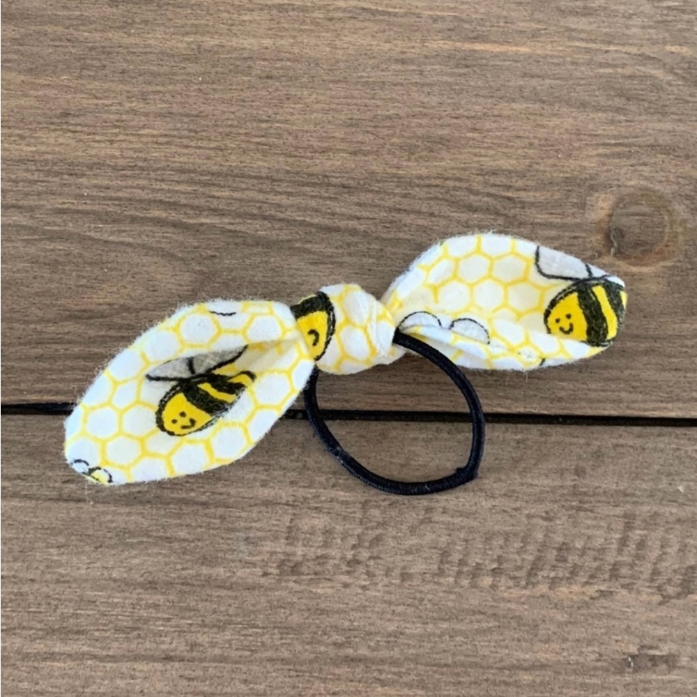 Bee hair bow